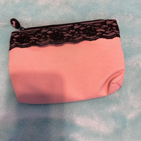 Makeup bag bundle - Picture 3 of 3